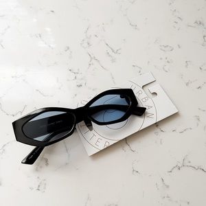 URBAN OUTFITTERS Women sunglasses